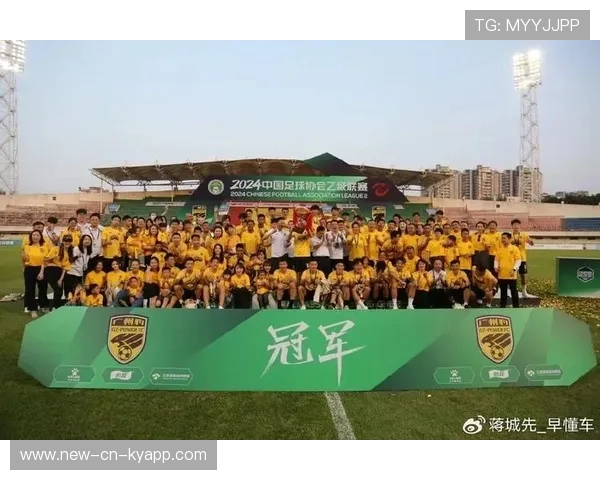 国内足球联赛冲刺阶段，各队拼尽全力夺冠，各个足球联赛