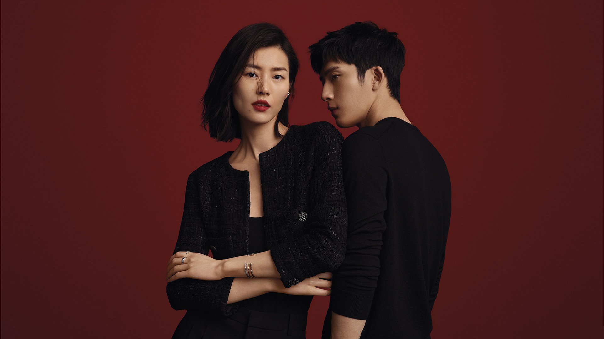 “武汉马拉松：赛场上，速度与毅力的较量”